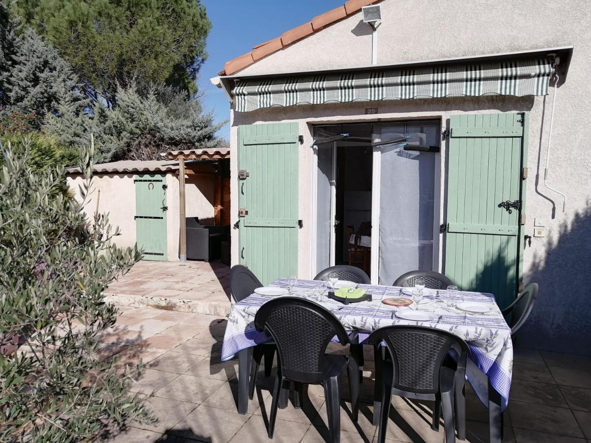 Sous Le Soleil De Provence Petite Maison Au Calme Et Tres Bien Equipee De 40M2 Avec Wifi -Jardin Prive-La Piscine Est Commune A La Residence Et Ouverte Du 1Er Mai Au 30 Septembre De 09H A 21H,En Juillet Et Aout Reservation Uniquement Du Samedi Au Sam Forcalqueiret Экстерьер фото