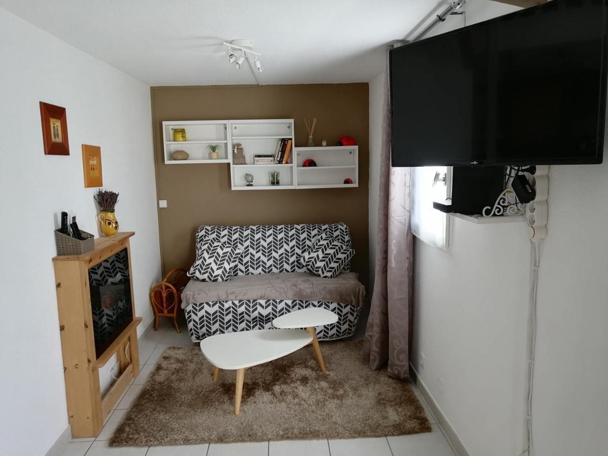 Sous Le Soleil De Provence Petite Maison Au Calme Et Tres Bien Equipee De 40M2 Avec Wifi -Jardin Prive-La Piscine Est Commune A La Residence Et Ouverte Du 1Er Mai Au 30 Septembre De 09H A 21H,En Juillet Et Aout Reservation Uniquement Du Samedi Au Sam Forcalqueiret Экстерьер фото