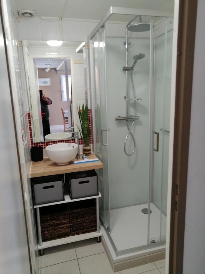 Sous Le Soleil De Provence Petite Maison Au Calme Et Tres Bien Equipee De 40M2 Avec Wifi -Jardin Prive-La Piscine Est Commune A La Residence Et Ouverte Du 1Er Mai Au 30 Septembre De 09H A 21H,En Juillet Et Aout Reservation Uniquement Du Samedi Au Sam Forcalqueiret Экстерьер фото